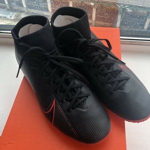NIKE - MERCURIAL SUPERFLY 7 ACADEMY TF TURF SHOE - SZ 6.5 BLACK/CHILI RED - EUC